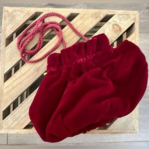 La Regale Vintage Burgundy Velour Shell Shaped Evening Purse Very Nice